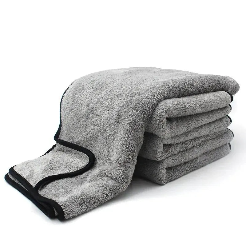 Ultra-Soft and Highly Absorbent Microfiber Towel for Quick-Drying, Multi-Purpose Use, and Gentle Care of Surfaces