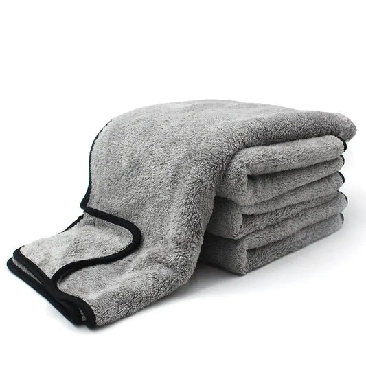 Ultra-Soft and Highly Absorbent Microfiber Towel for Quick-Drying, Multi-Purpose Use, and Gentle Care of Surfaces