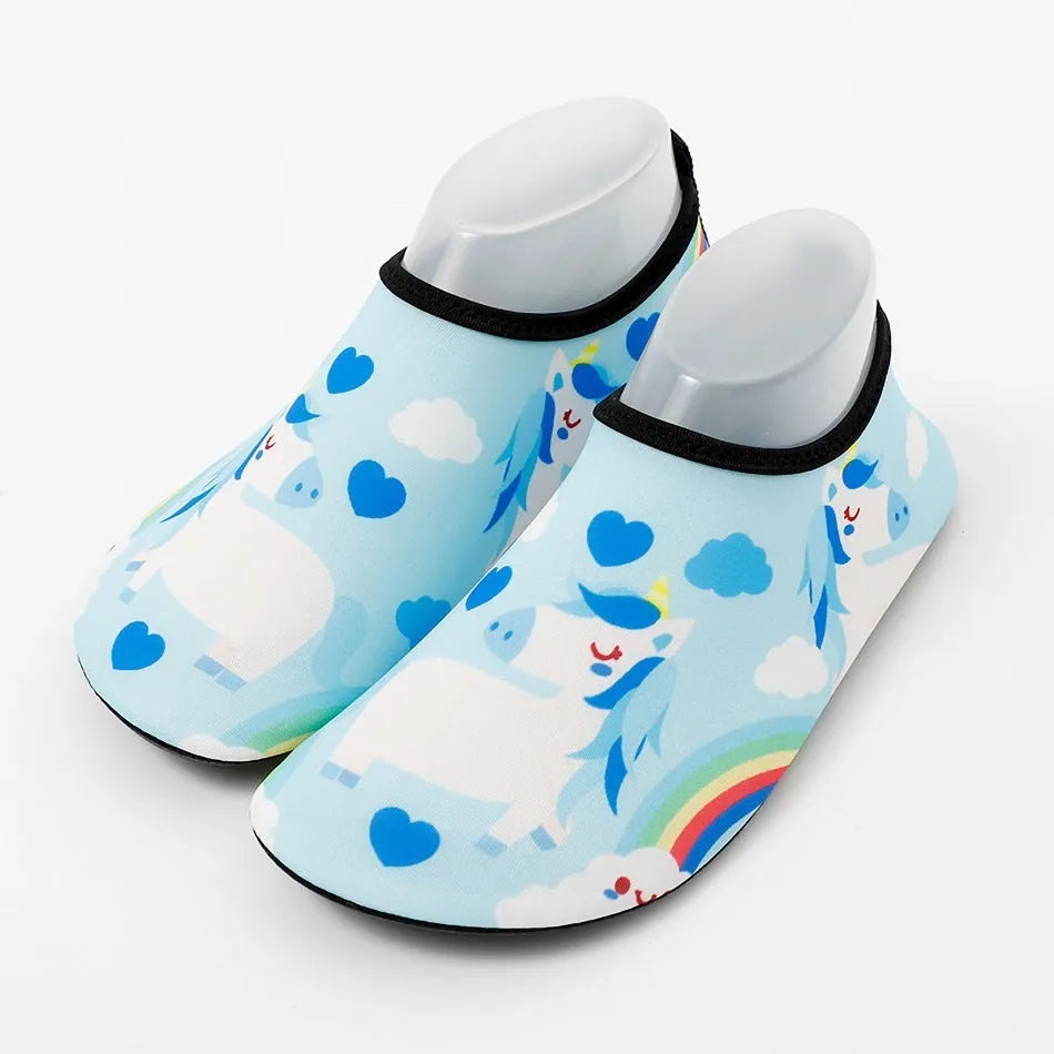 Adorable and Comfortable Kids' Water Shoes with Vibrant Cartoon Prints, Quick-Dry Fabric, and Non-Slip Soles for Beach, Pool, and Outdoor Fun