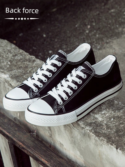 Classic Low-Top Canvas Sneakers with Durable Rubber Sole and Lace-Up Closure for Everyday Comfort and Style