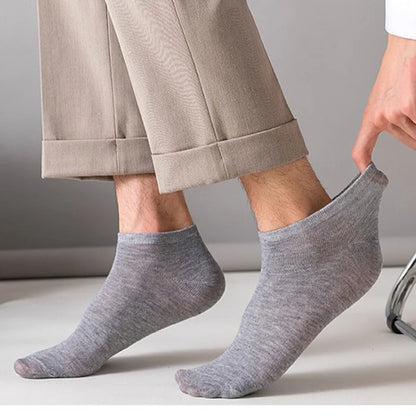 10 Pairs of Low-Cut Ankle Socks with Soft and Breathable Fabric, Ideal for Everyday Wear and Athletic Activities