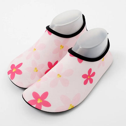 Adorable and Comfortable Kids' Water Shoes with Vibrant Cartoon Prints, Quick-Dry Fabric, and Non-Slip Soles for Beach, Pool, and Outdoor Fun