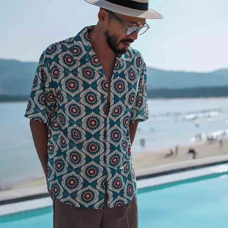 "Men's Short-Sleeve Button-Up Shirt with Bold Geometric Floral Print and Relaxed Fit"