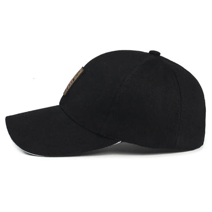 Casual Baseball Cap with Embroidered Patch and Contrast Trim, Featuring an Adjustable Strap for Comfortable Outdoor Wear