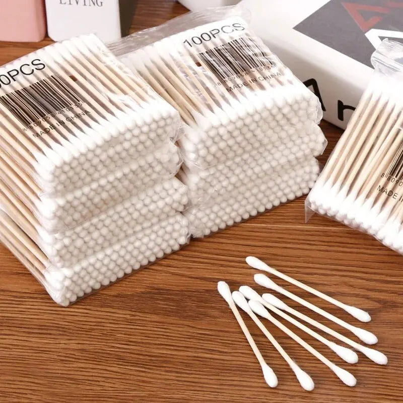 Bulk Pack of 100 Bamboo Cotton Swabs with Eco-Friendly Wooden Sticks for Gentle and Hygienic Cleaning, Suitable for Babies and All Age Groups