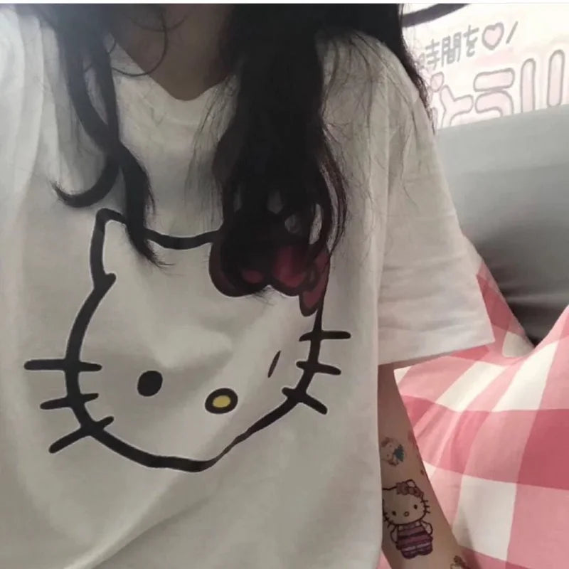 Cute Oversized T-Shirt with Adorable Cat Face Print for Casual Wear