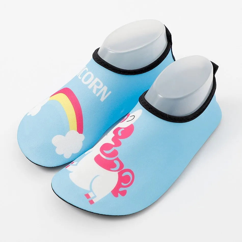 Adorable and Comfortable Kids' Water Shoes with Vibrant Cartoon Prints, Quick-Dry Fabric, and Non-Slip Soles for Beach, Pool, and Outdoor Fun