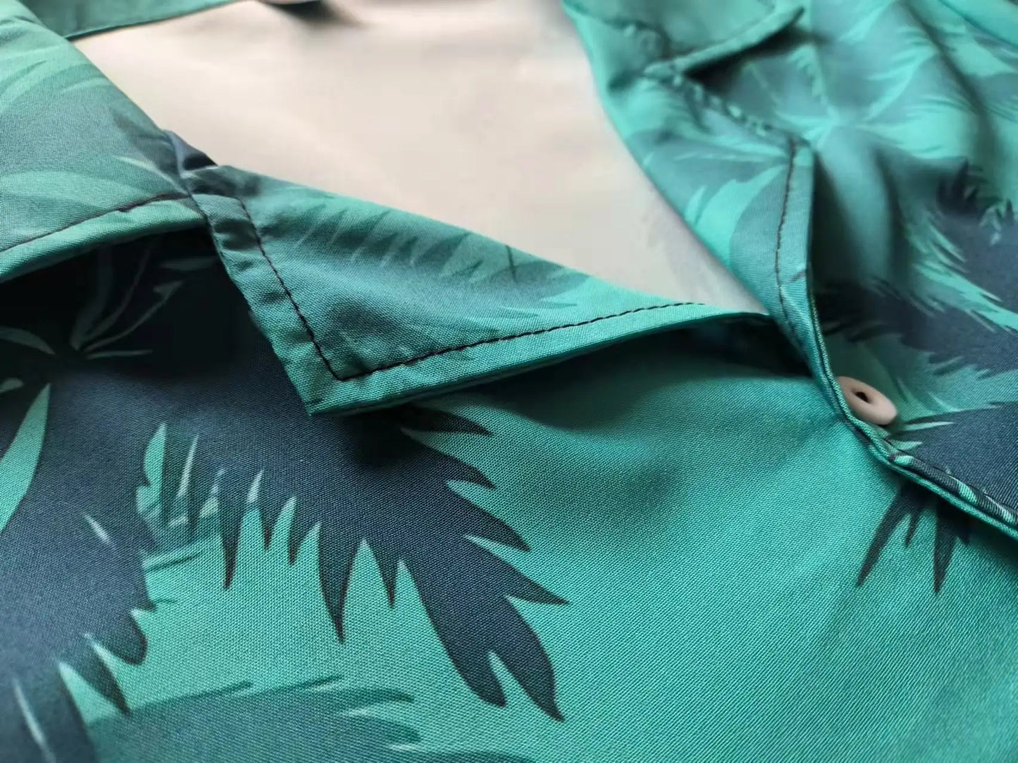 "Men's Hawaiian Palm Tree Print Button-Down Short Sleeve Shirt"